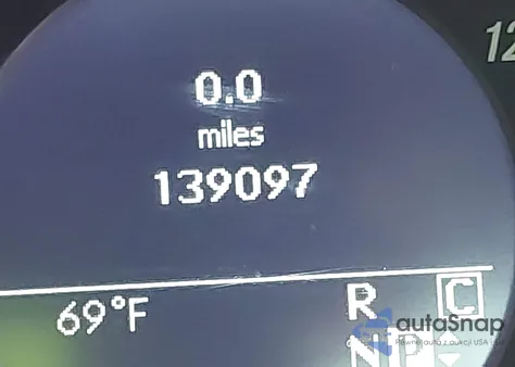 2010 Mercedes-Benz E 550 4Matic z USA, uszkodzony, nr VIN WDDHF9AB8AA234474